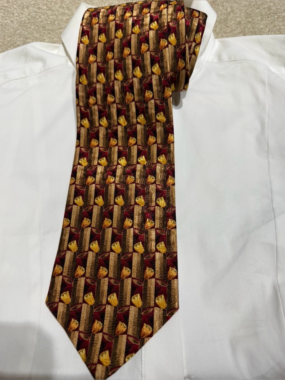 ERMENEGILDO ZEGNA Italian Red/ Burgundy Tulip Motif Woven  100% SILK Tie.
